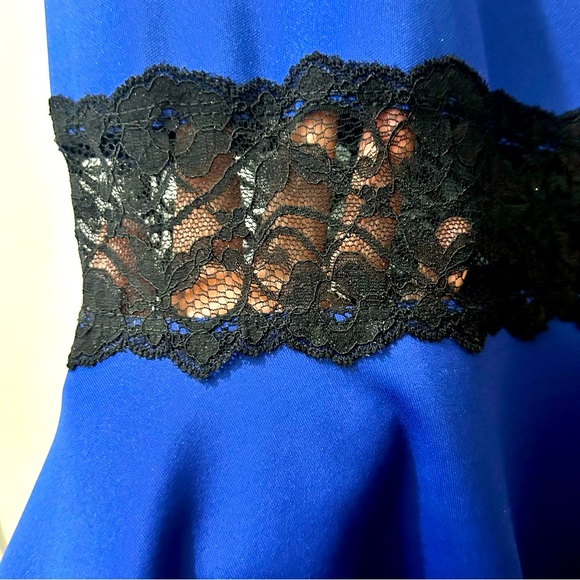 Cobalt blue dress with lace paneling - Picture 3 of 4